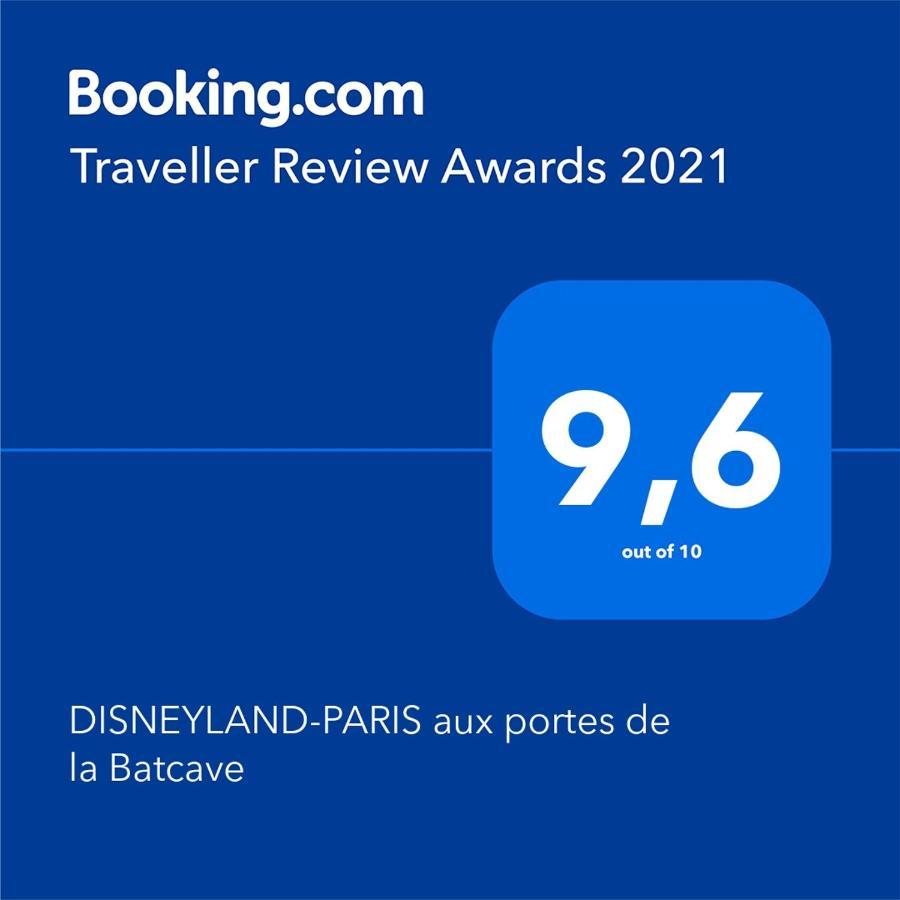 Disneyland-Paris Aux Portes De La Batcave Bussy-Saint-Georges Dış mekan fotoğraf