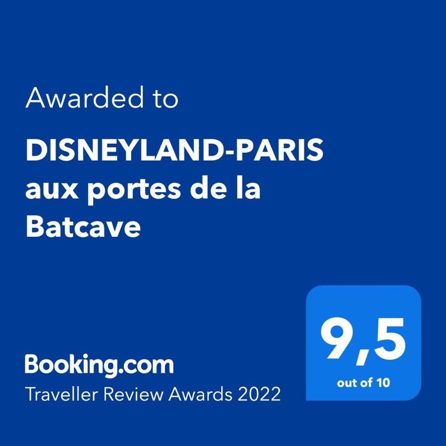 Disneyland-Paris Aux Portes De La Batcave Bussy-Saint-Georges Dış mekan fotoğraf